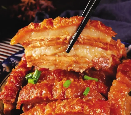 優質陸川豬適合做成扣肉,肥而不腻、软而不烂。圖源:玉林日報 優質陸川豬適合做成扣肉,肥而不腻、软而不烂。圖源:玉林日報