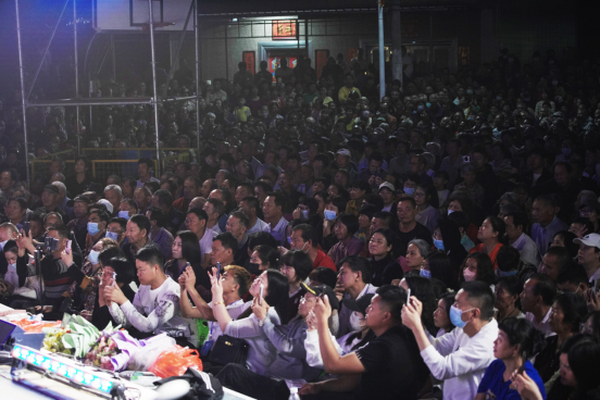 广东粤剧院在北马村演出，台下座无虚席。&nbsp;