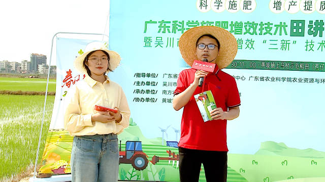 右为吴川市丰产肥料部技术顾问刘文浩&nbsp;