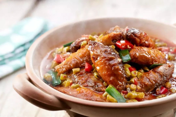 颇具广西风味的酸辣禾花鱼。图源:广西风图网络 颇具广西风味的酸辣禾花鱼。图源:广西风图网络