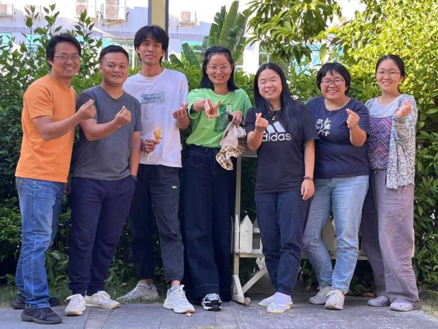 深耕团队合照（从左到右依次为：黄亚军、甘传、林灿城、廖凤连、曾卓、李洁、田韵）。受访者供图