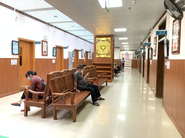 医院门诊中医氛围浓厚。