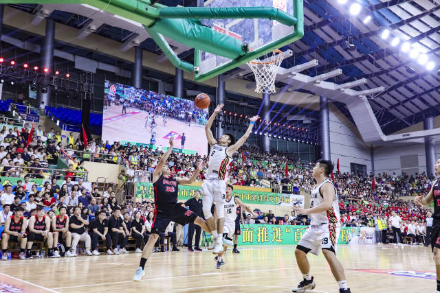 中山舉辦2024年大地流彩·2024全國“村BA”廣東省賽。 中山舉辦2024年大地流彩·2024全國“村BA”廣東省賽。