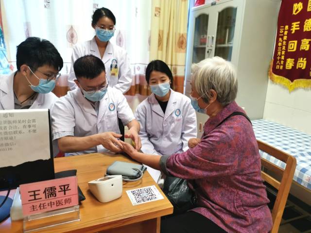 王儒平出诊带教。  