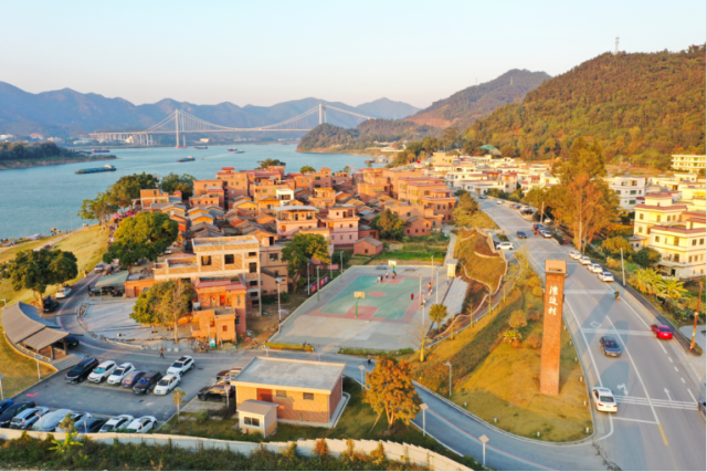 俯瞰湾边村（李洁聪/摄）