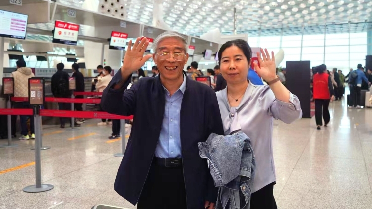“山西姥爷”踏上返程路：“深圳让我‘返老还童’！”