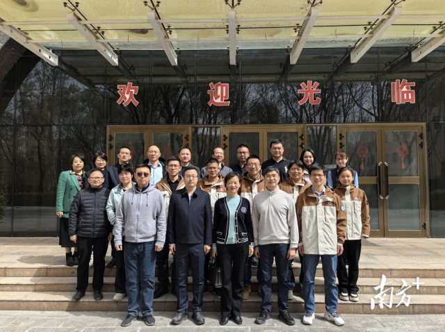 张屹副主任一行到广州援疆工作队交流并看望慰问医疗援疆专家。