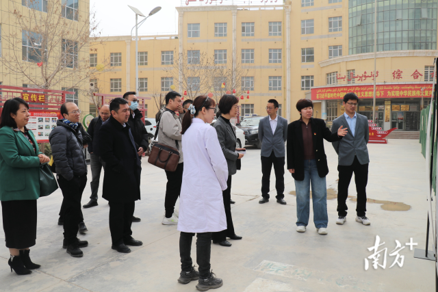 张屹副主任一行调研南疆（疏附）中医药文化中心项目建设。