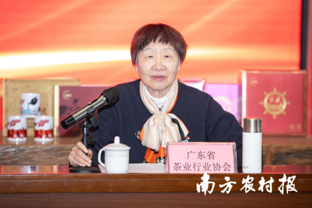 廣東省茶業(yè)行業(yè)協(xié)會(huì)專職副會(huì)長(zhǎng)張黎明致辭,。