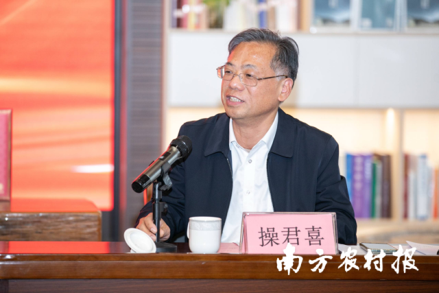 廣東省農(nóng)科院茶葉研究所二級(jí)研究員,、國(guó)家茶葉產(chǎn)業(yè)技術(shù)體系清遠(yuǎn)綜合試驗(yàn)站站長(zhǎng)、農(nóng)業(yè)農(nóng)村部茶葉專家指導(dǎo)組專家操君喜致辭,。