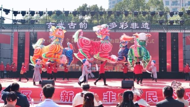 黄熙宁《大年初四的五色狮》