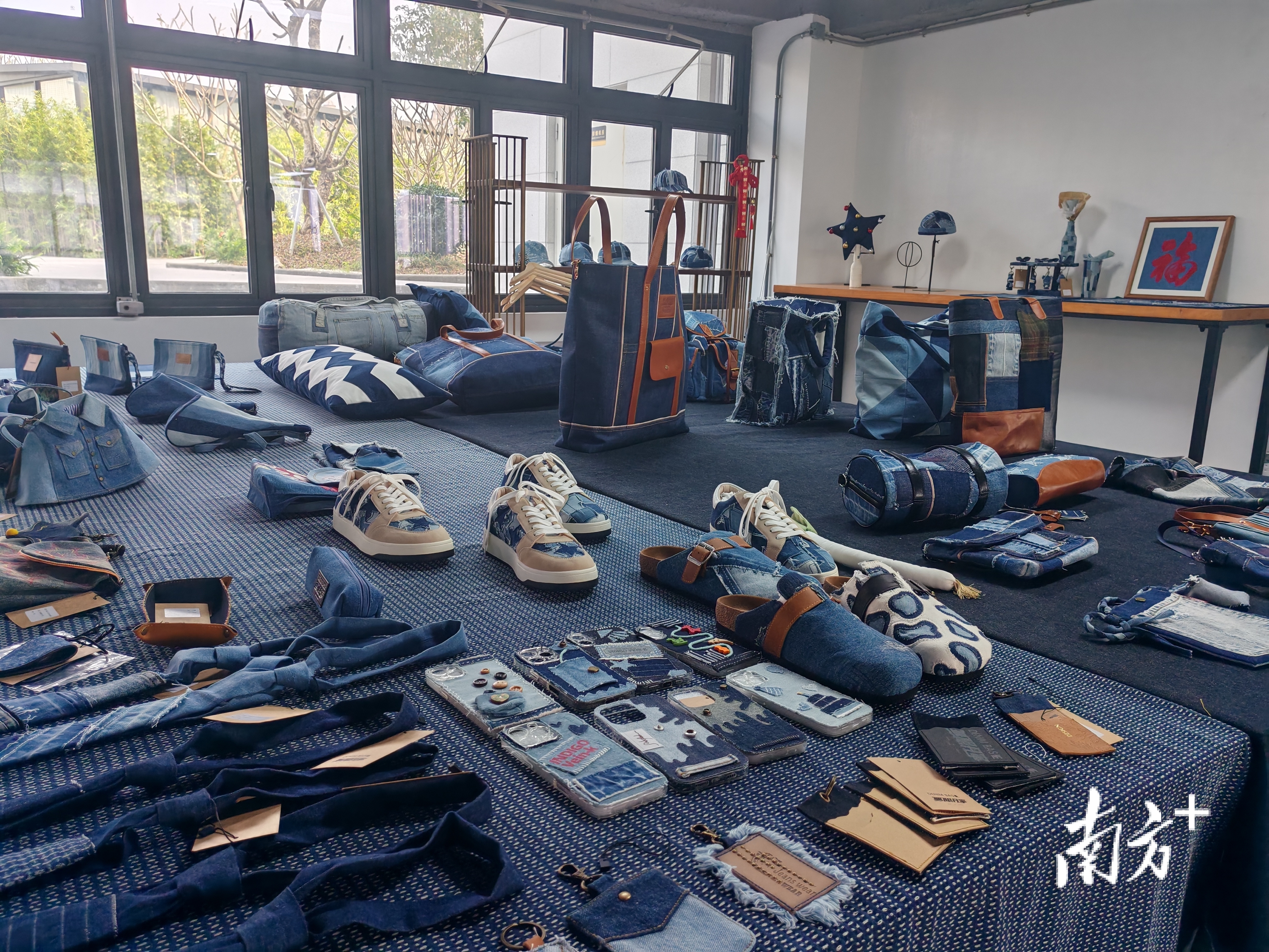 西樵服装文化孵化基地(牛仔中心)项目。