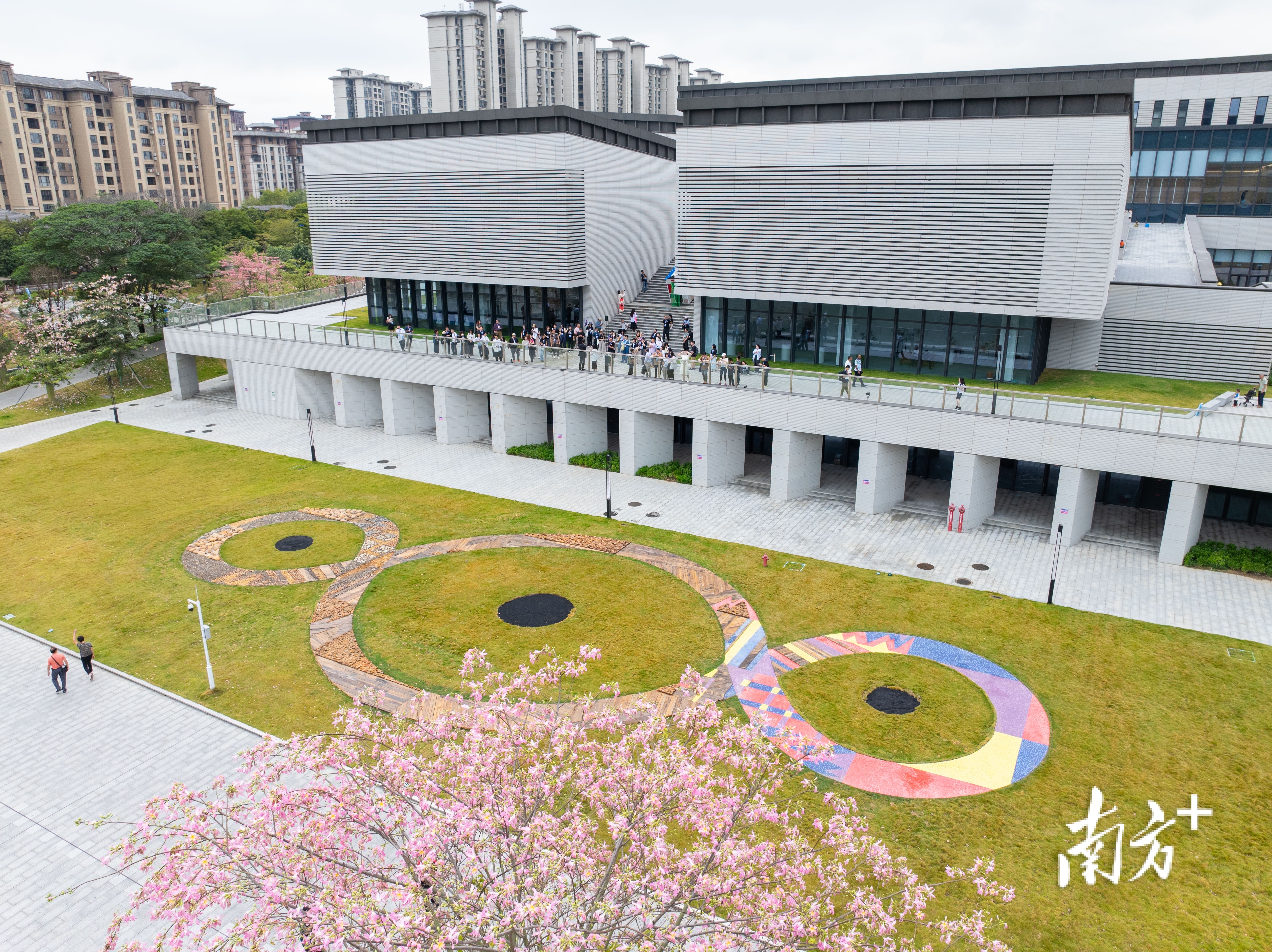 广东南海大地艺术节总部位于西樵镇有为馆。