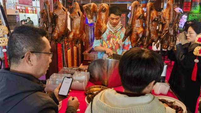 温学之《家的味道：两代人的除夕记忆》