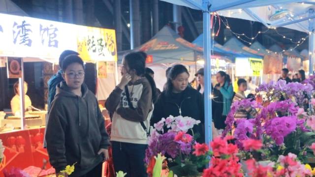 黄允暄《无尽的花街》