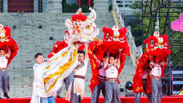 梁芳蓝《新年快乐》