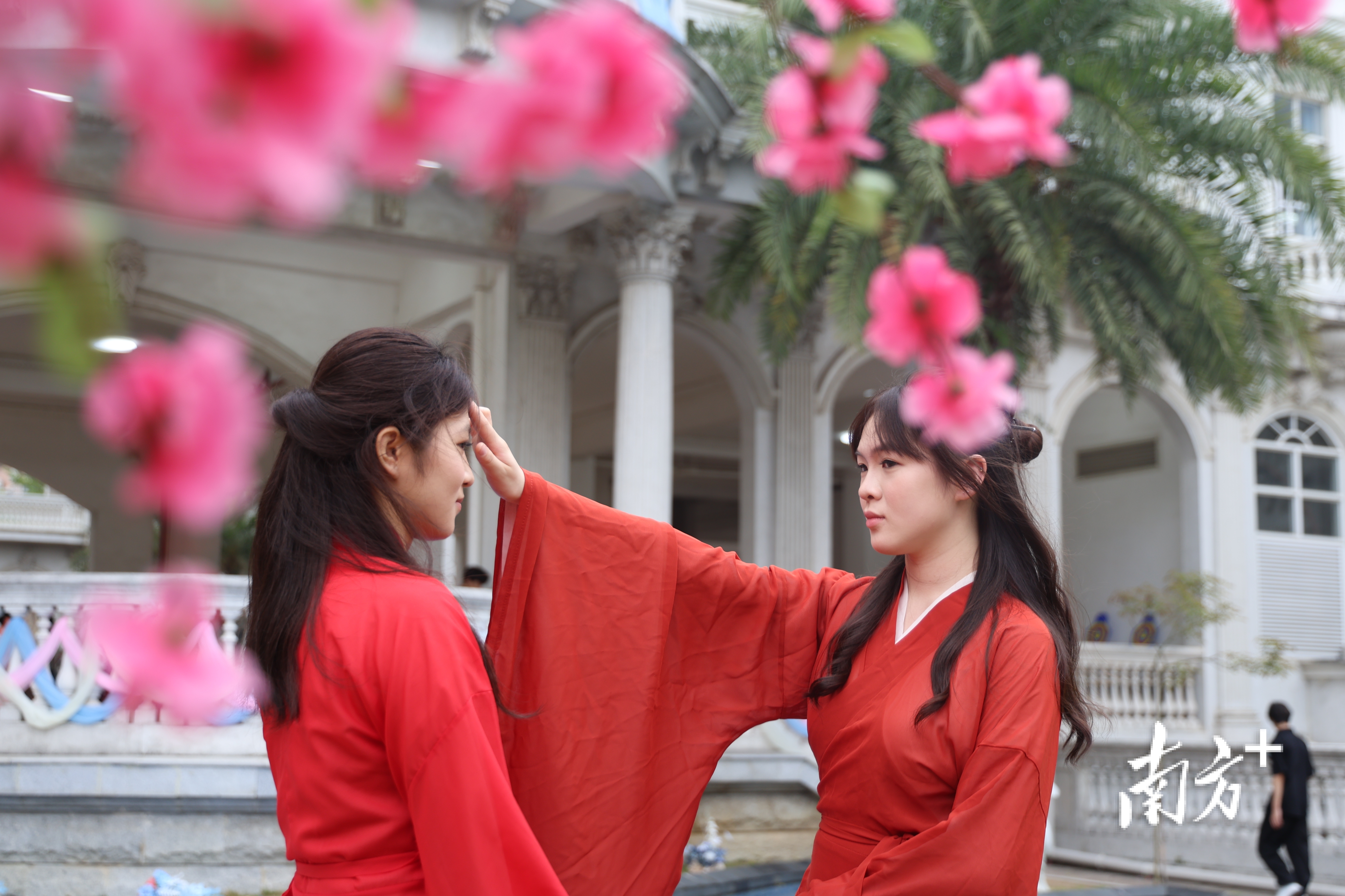 珠海市香樟中学第三届汉服文化节游园活动现场。 