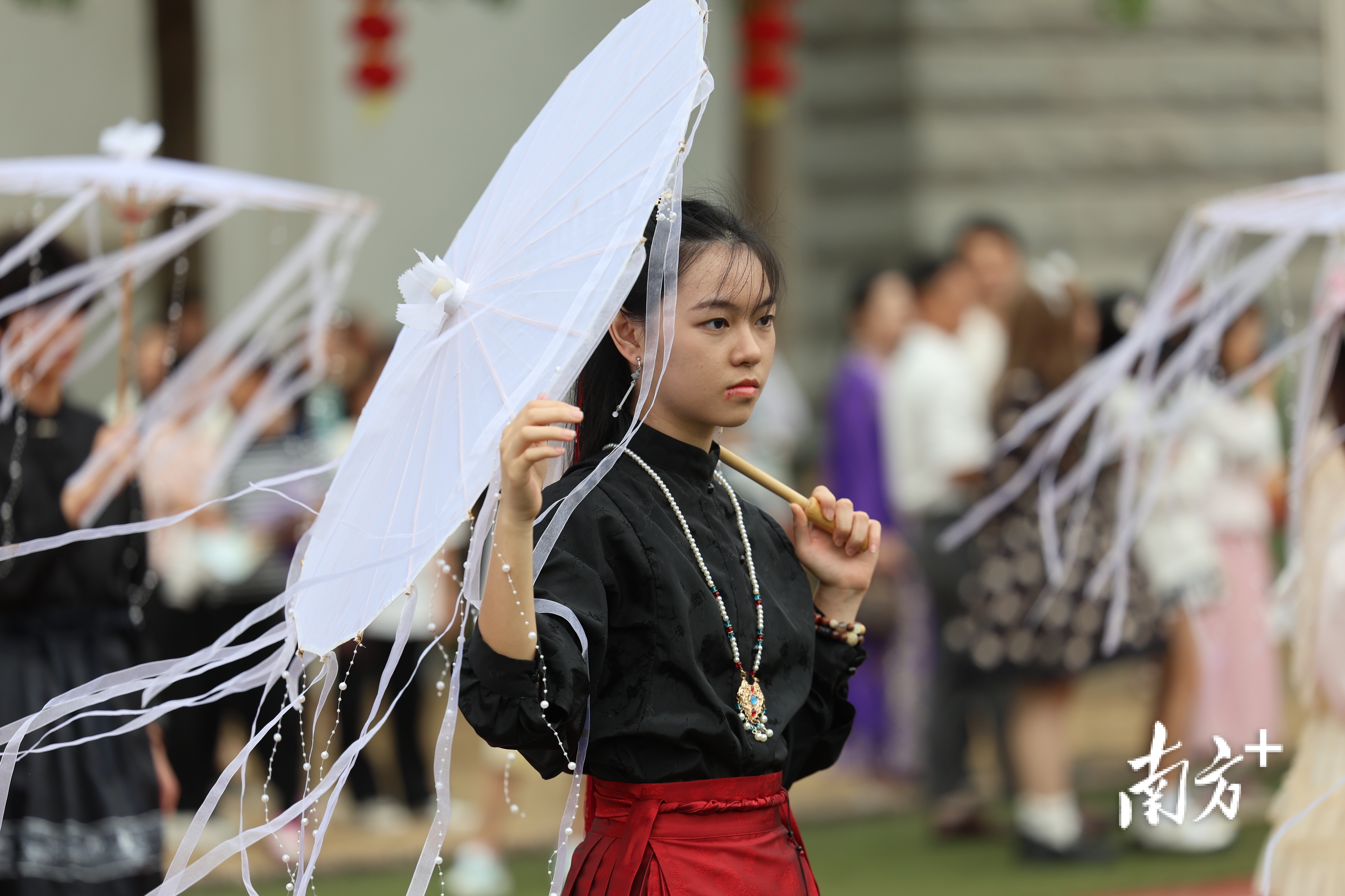 珠海市香樟中学第三届汉服文化节游园活动现场。