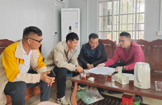 省农科院董易之研究员到高州市金山街道众润农业有限公司荔枝基地指导安全生产技术。