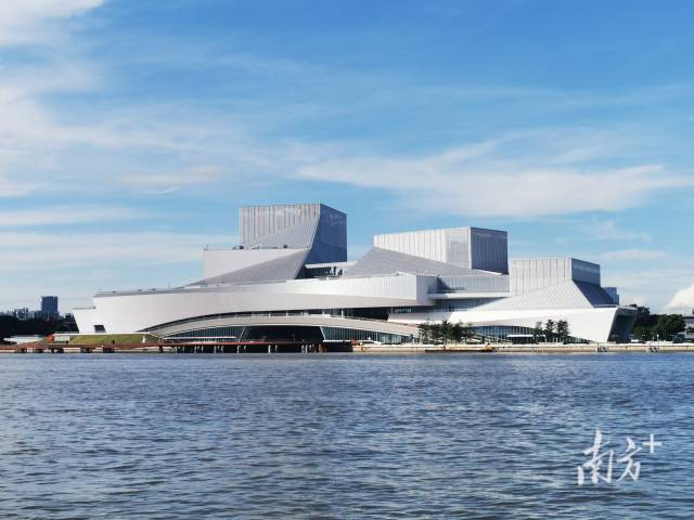 王绍强：广东美术馆十年中的建构与前行