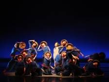 粤产舞剧《人在花间住》焕新开启全国巡演，用舞姿触碰“生命最柔软的褶皱”