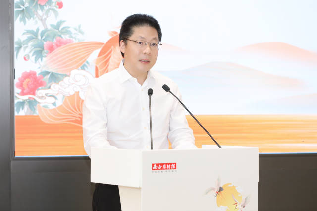 南方報(bào)業(yè)傳媒集團(tuán)(南方日?qǐng)?bào)社)編委,、南方農(nóng)村報(bào)主編嚴(yán)亮出席“廣東三寶”發(fā)布會(huì)并致辭。