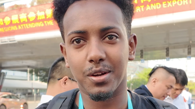 埃及小哥赶早到，今天准备在广交会待上一整天