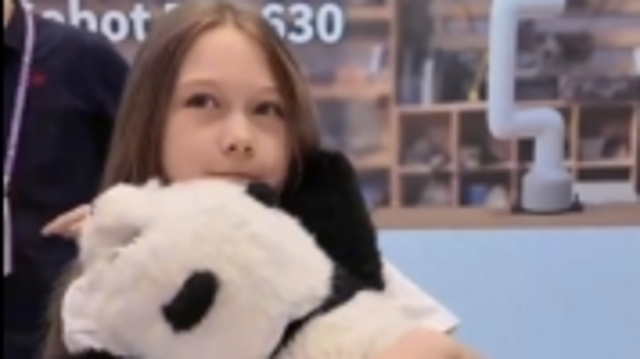 好有实力！俄罗斯“小孩姐”全款拿下广交会爆款机器熊猫