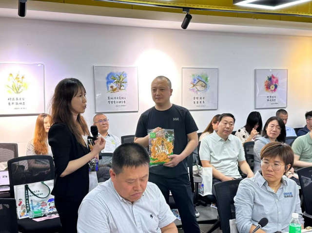 辽宁农业企业代表现场推介农产品