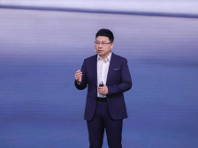 鸿蒙智行功守道：抢在上海车展前，打出一套“组合拳”