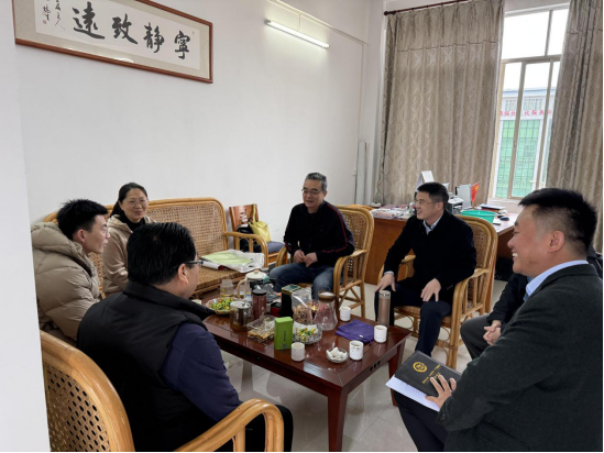 工作队与市农业农村局进行沟通交流。  受访者供图