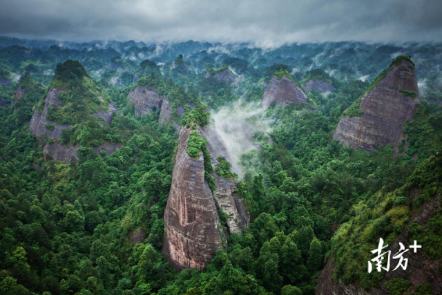 韶关丹霞山。