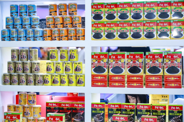 现场展出不同口味的阳江豆豉。