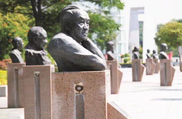 江门建设一条以两院院士命名的道路—院士路。周华东 摄