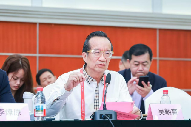 广东植物龙生物技术股份有限公司董事长吴朝育发言。