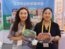 让世界品尝新疆味，手抓饭、黑麦列巴香飘展会 | 展团故事⑦