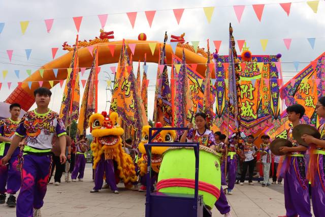 巡游方阵看点十足。摄影：张健珍