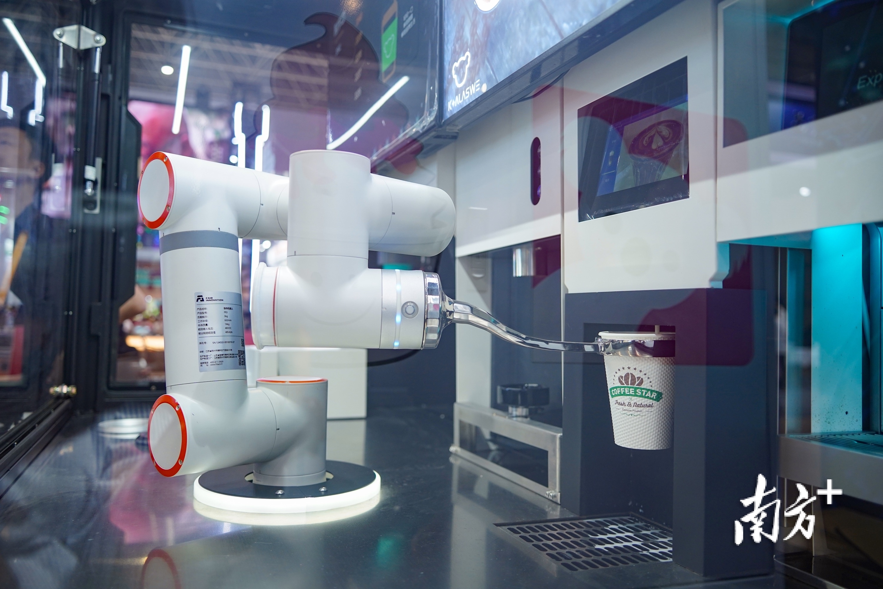 无人餐厅内，智能咖啡机器人亮眼！东农
