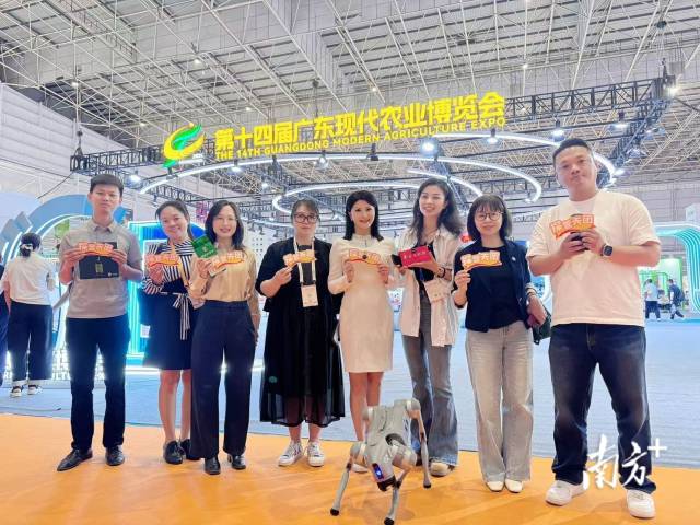 “探营天团”现场直播。