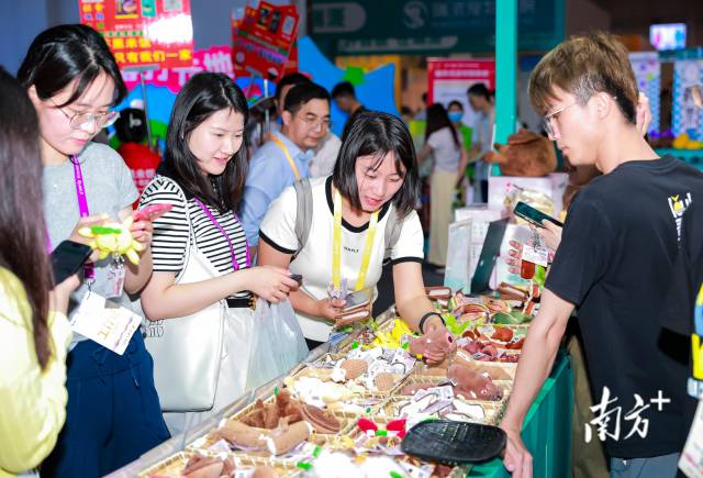 围观！广东有了农业版Jellycat摊位。