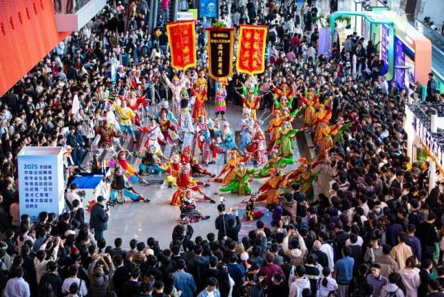 “百万英才汇南粤”春季大型综合招聘会（资料图片）