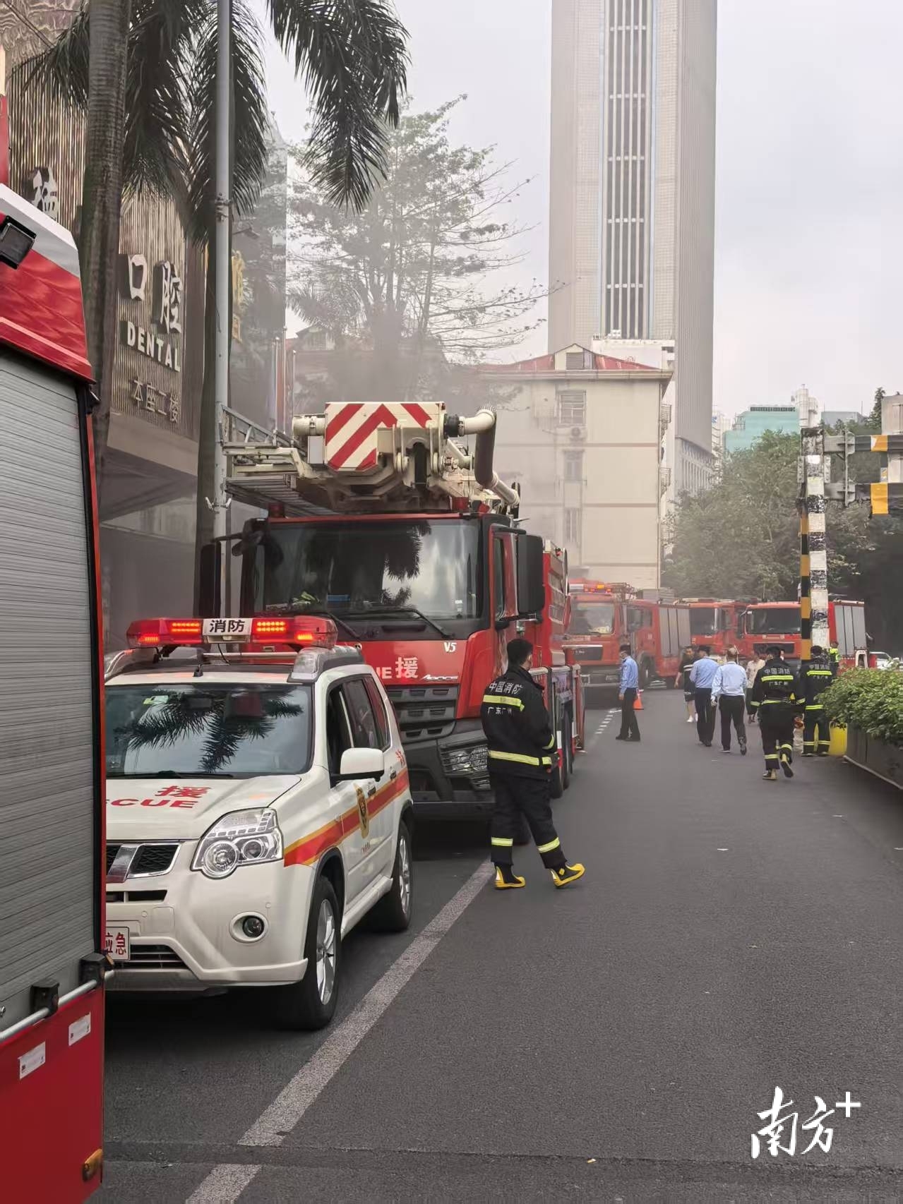 广州远洋宾馆发生火灾，环市路堵塞严重