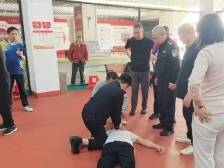 视频 | 中山老人打球时心脏骤停，他2分钟操作救下一命