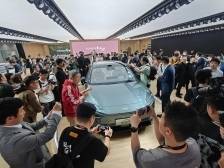 首款鸿蒙座舱铂智7首发，广汽丰田自研产品加速推新