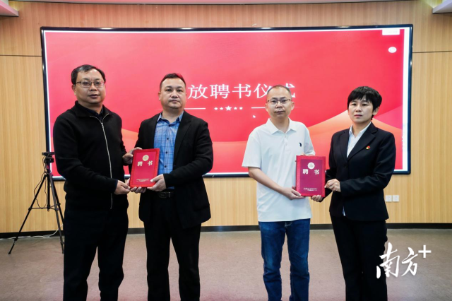 南疆地区首个中西医结合肺康复与湿证研究协作组正式成立，并为相关专家颁发聘书。