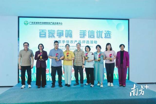 颁奖典礼。 颁奖典礼。