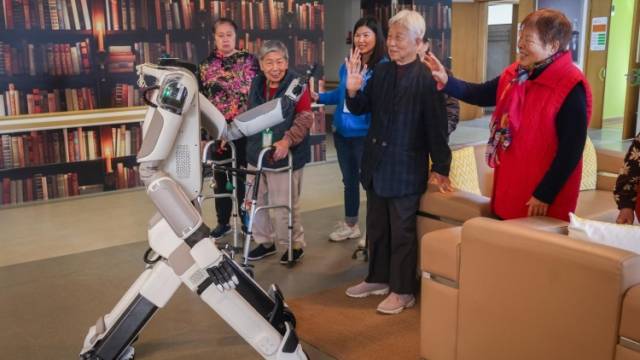 当湾区遇到银发：老之将至，天地仍宽｜南方深读