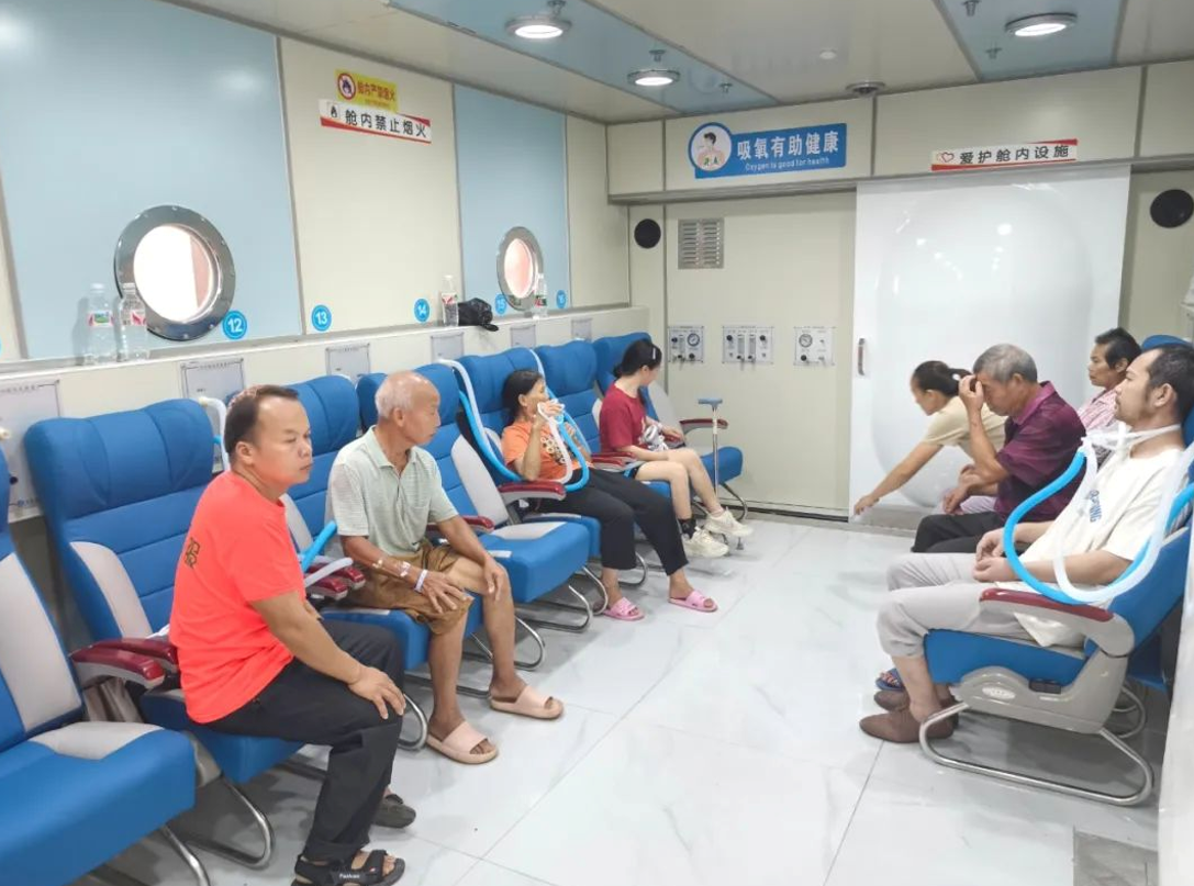 田阳区人民医院患者进舱接受高压氧治疗