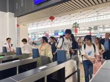 “五一”假期，江门站日均加开列车近50趟