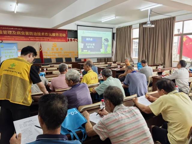 广州市供销合作总社联合海珠等区供销社开展“绿色农资进万家”行动，向农户普及科学合理使用化肥、农药等知识